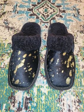 Ariat Jackie Square Toe Exotic Slippers In Black Gold Fuzzy Soft Shoes, Size 9